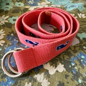 Vineyard Vines XL canvas club belt with blue whale embroidery in coral color